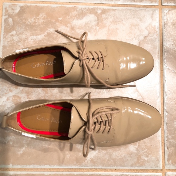 Calvin Klein ‘Camella’ Oxford in beige - Picture 4 of 4
